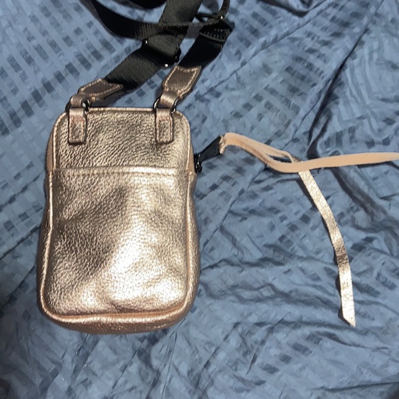 Nwot Aimee Kestenberg “Just Saying” Rose Gold Metallic Leather Crossbody - Picture 4 of 11